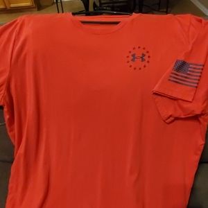 EUC UNDER ARMOUR XXL SHIRT
